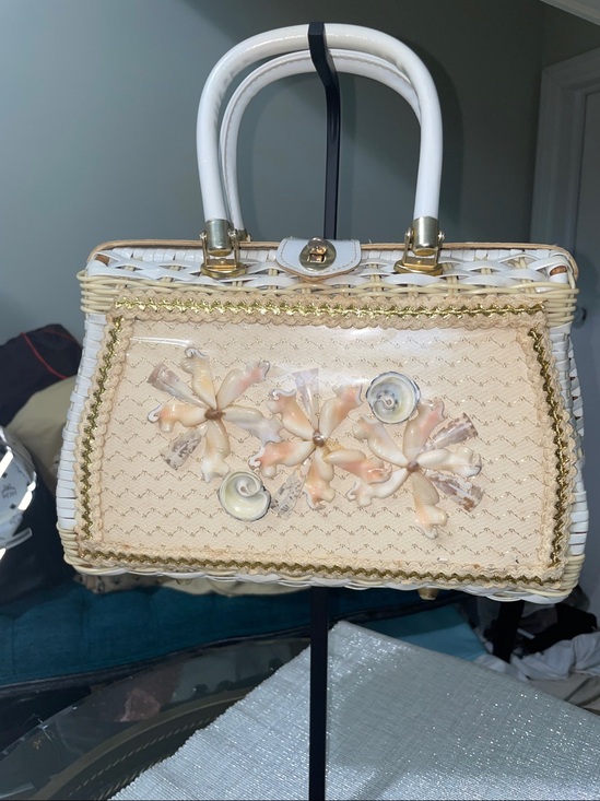 Princess Charming by Atlas Handbags - Amazing find!!! Vintage 1950/60’s White and Cream Woven Shell Accent Handbag